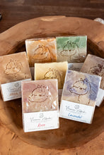 Lade das Bild in den Galerie-Viewer, Alpaka-Naturseife Olive
